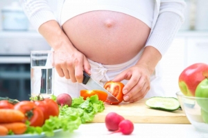 Top 9 Loại rau quả bà bầu không nên ăn khi mang thai
