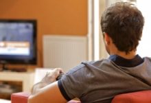 Top 9 Tác hại của việc xem TV quá nhiều đối với sức khỏe bạn nên biết